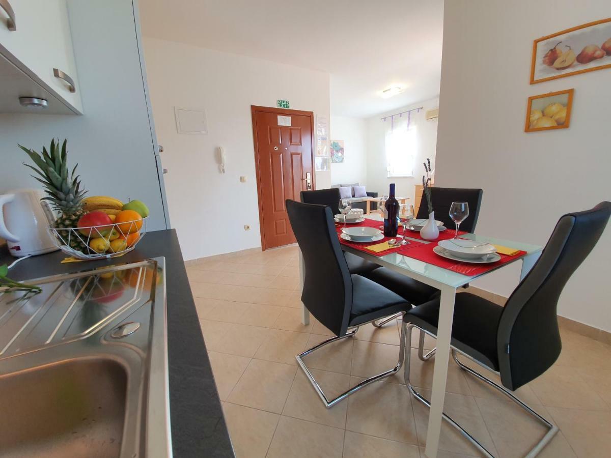 Apartment Tihana Trogir Exteriör bild