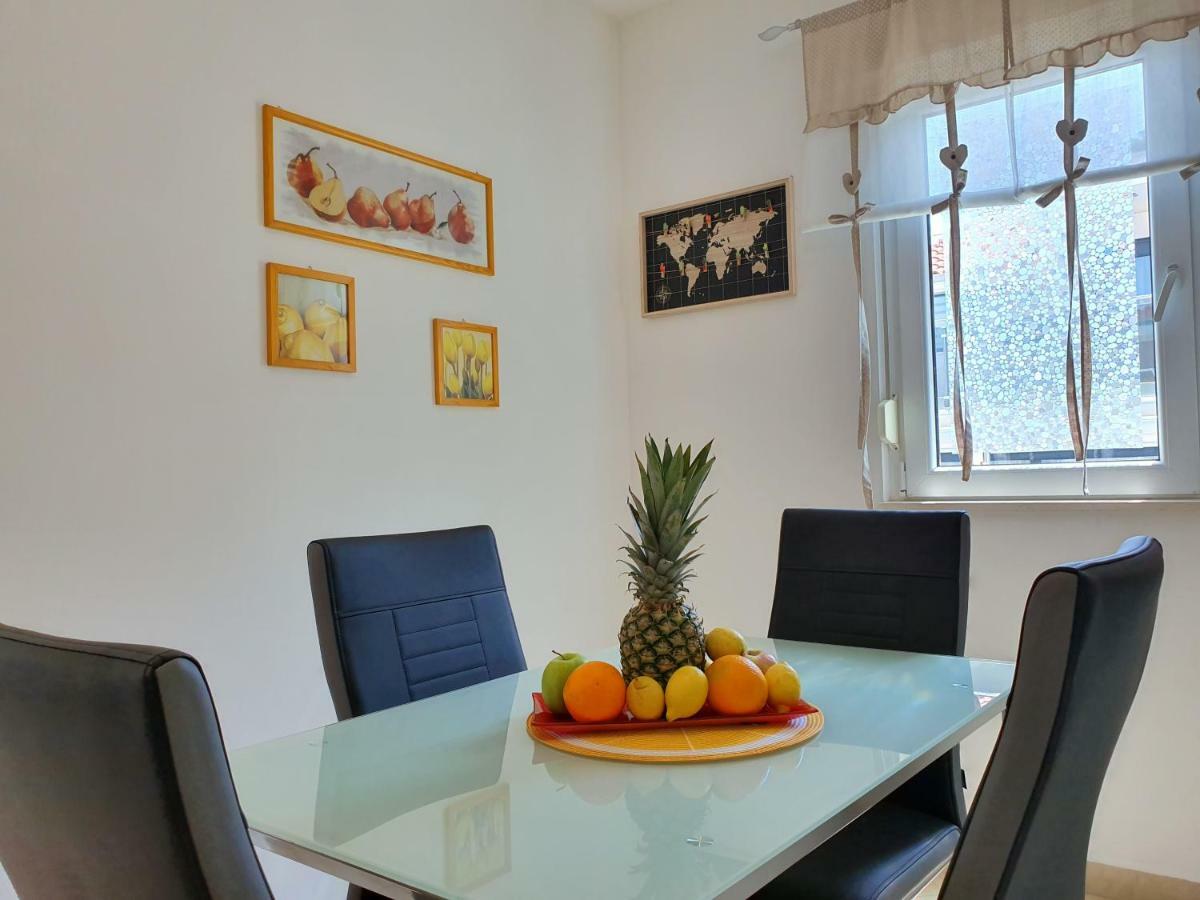 Apartment Tihana Trogir Exteriör bild