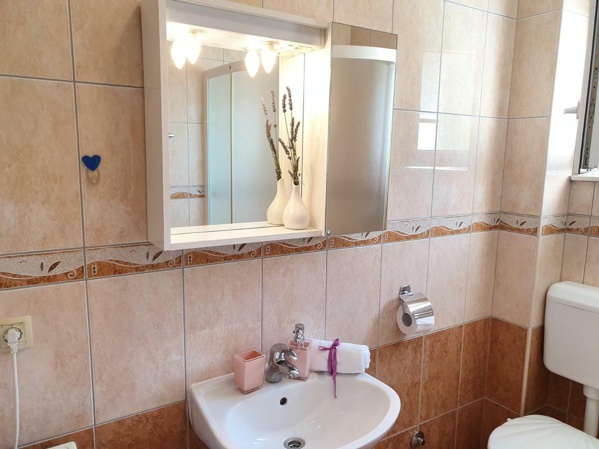 Apartment Tihana Trogir Exteriör bild