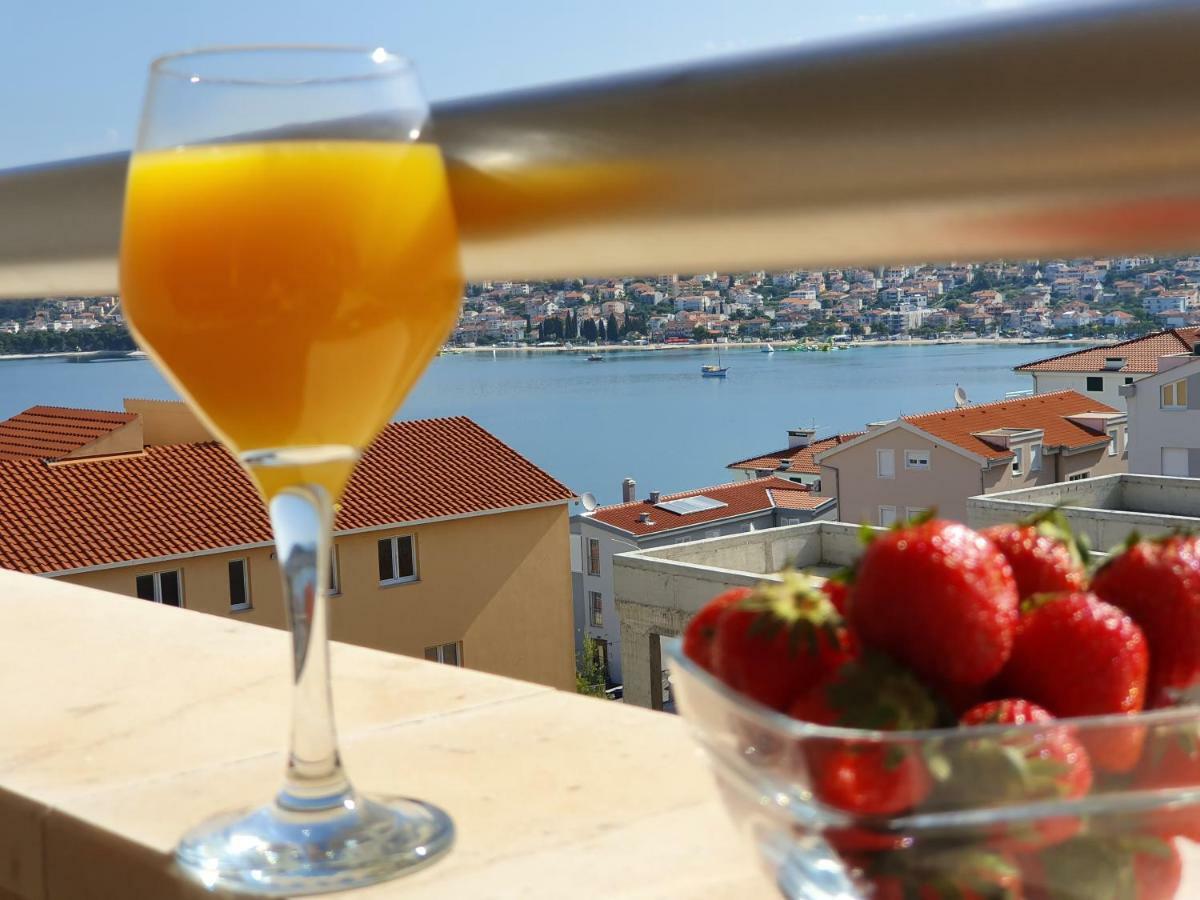 Apartment Tihana Trogir Exteriör bild